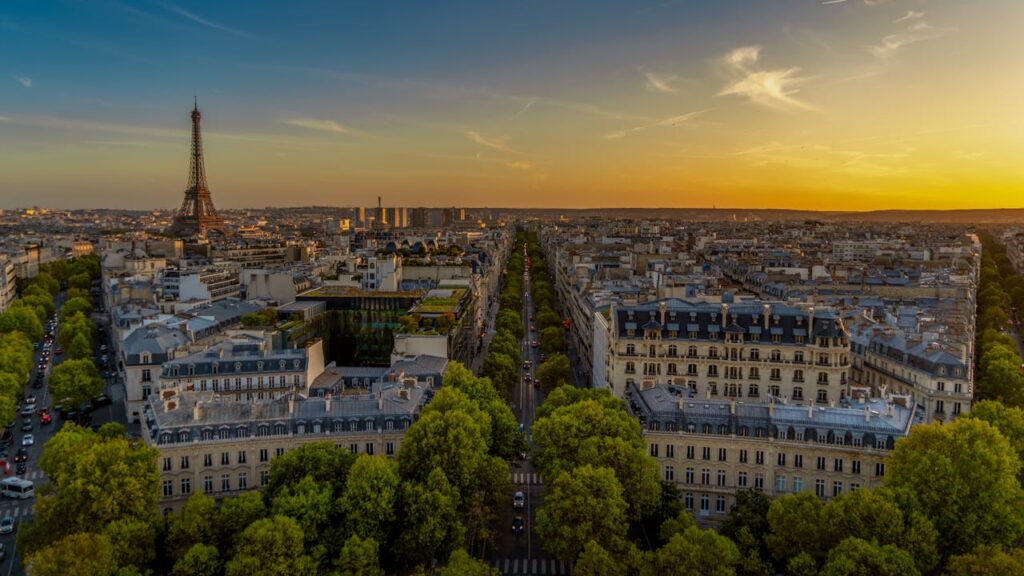 Visão aérea de Paris ao entardecer